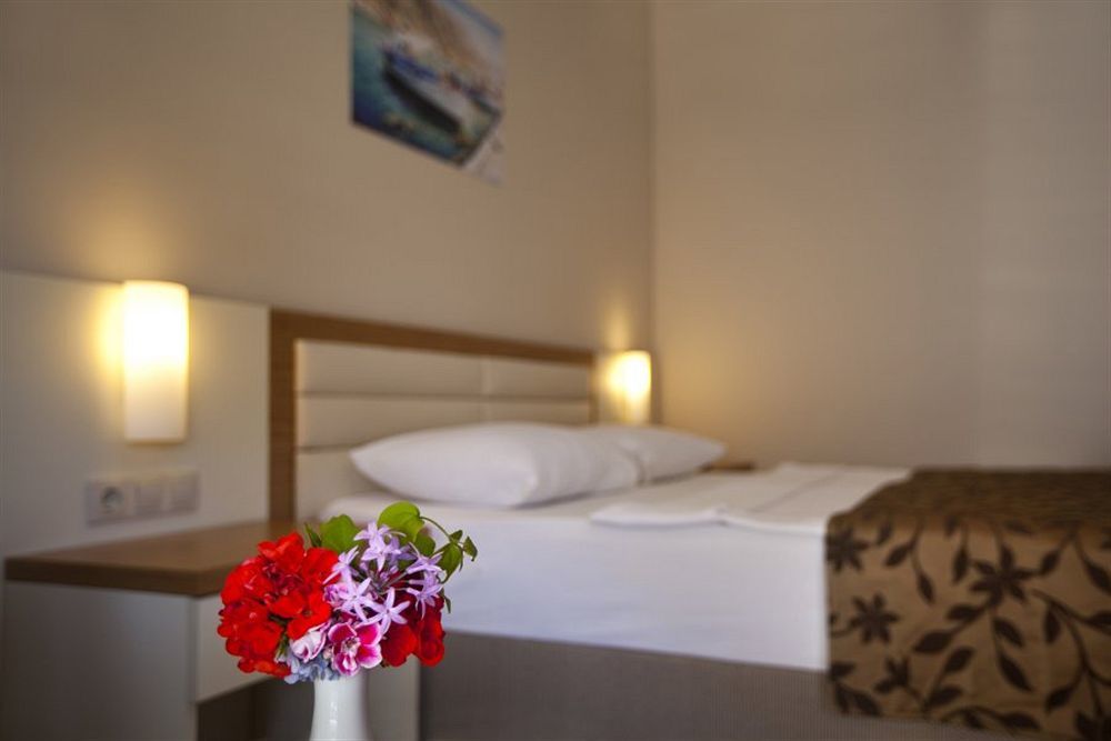 Bitez Risa Hotel Extérieur photo