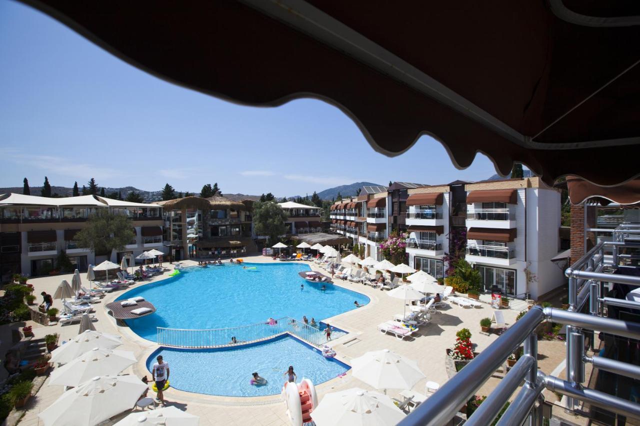 Bitez Risa Hotel Extérieur photo